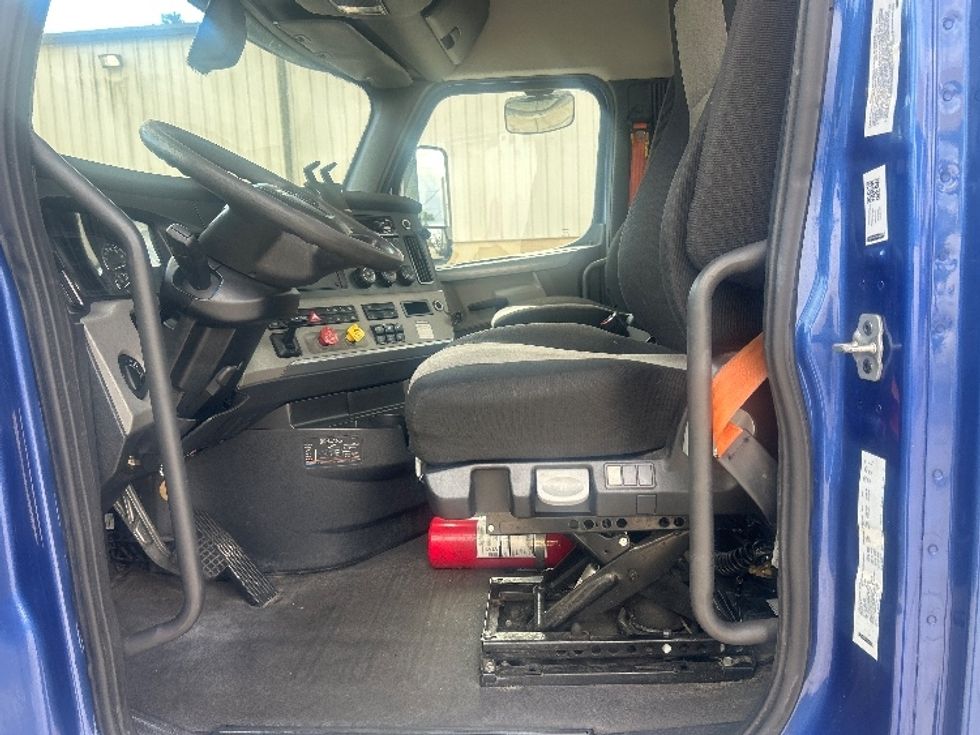 Day Cab Tractor-Heavy Duty Tractors-Freightliner-2020-T12664ST-Saint Augustine-FL-432,845\n\t\tmiles-$ 48,500 - Image 9