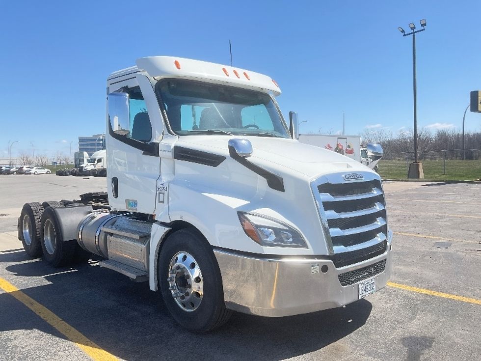 Day Cab Tractor-Heavy Duty Tractors-Freightliner-2020-T12664ST-Saint Laurent-PQ-274,444\n\t\tkm-$ 79,250 - Image 1