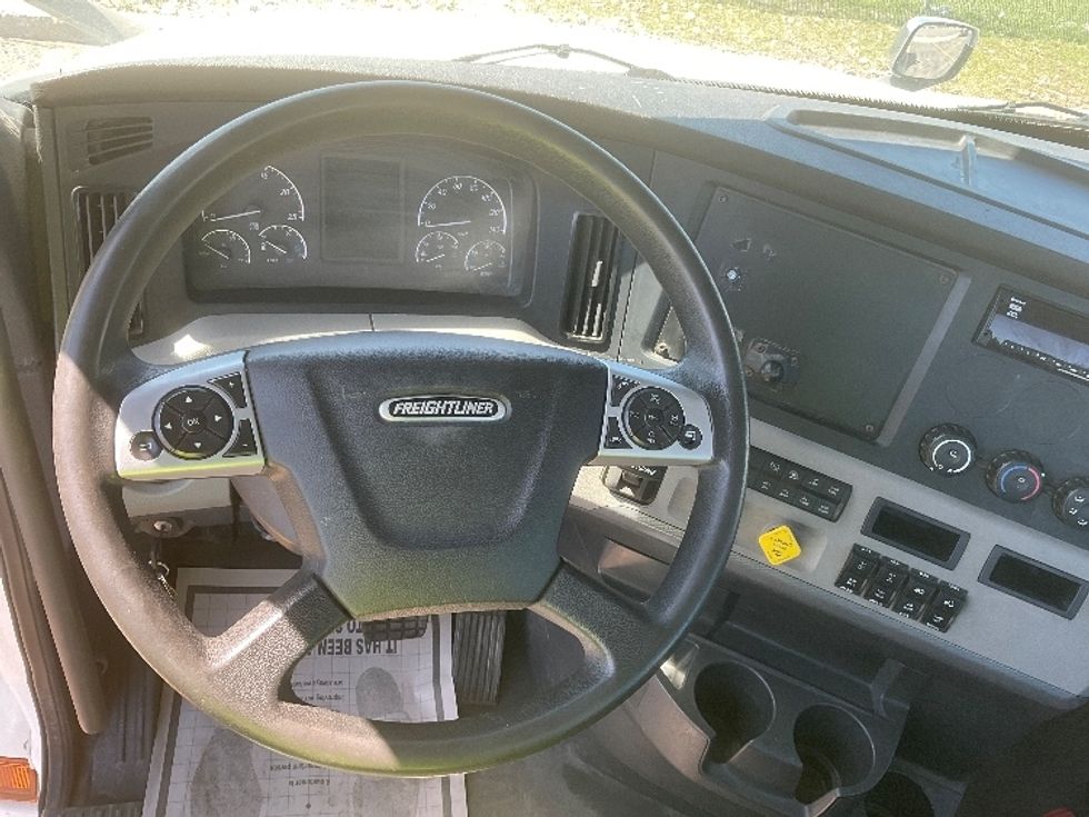 Day Cab Tractor-Heavy Duty Tractors-Freightliner-2020-T12664ST-Saint Laurent-PQ-274,444\n\t\tkm-$ 79,250 - Image 10
