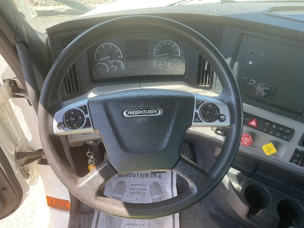 Day Cab Tractor-Heavy Duty Tractors-Freightliner-2020-T12664ST-Saint Laurent-PQ-274,444\n\t\tkm-$ 79,250 - Image 11