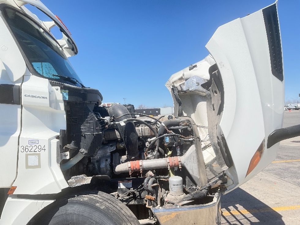 Day Cab Tractor-Heavy Duty Tractors-Freightliner-2020-T12664ST-Saint Laurent-PQ-274,444\n\t\tkm-$ 79,250 - Image 14