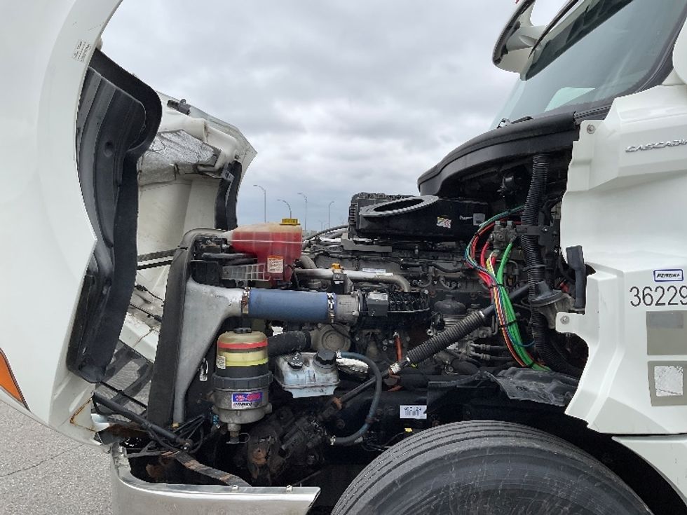 Day Cab Tractor-Heavy Duty Tractors-Freightliner-2020-T12664ST-Saint Laurent-PQ-345,250\n\t\tkm-$ 78,250 - Image 16