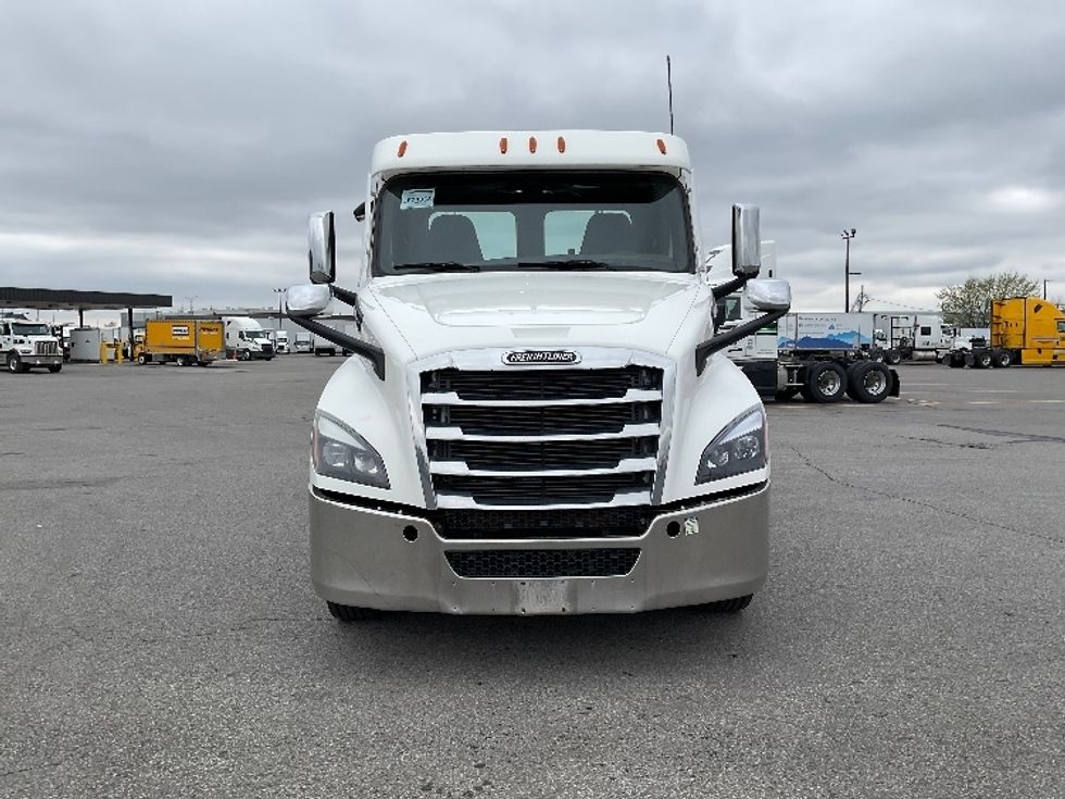 Day Cab Tractor-Heavy Duty Tractors-Freightliner-2020-T12664ST-Saint Laurent-PQ-345,250\n\t\tkm-$ 78,250 - Image 2