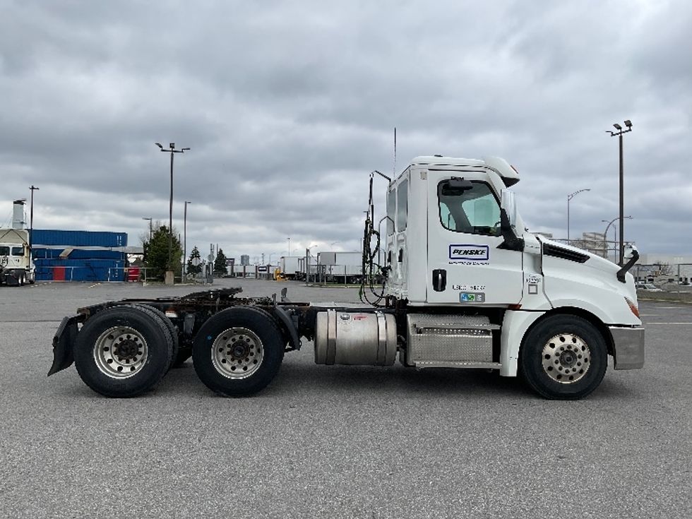 Day Cab Tractor-Heavy Duty Tractors-Freightliner-2020-T12664ST-Saint Laurent-PQ-345,250\n\t\tkm-$ 78,250 - Image 8