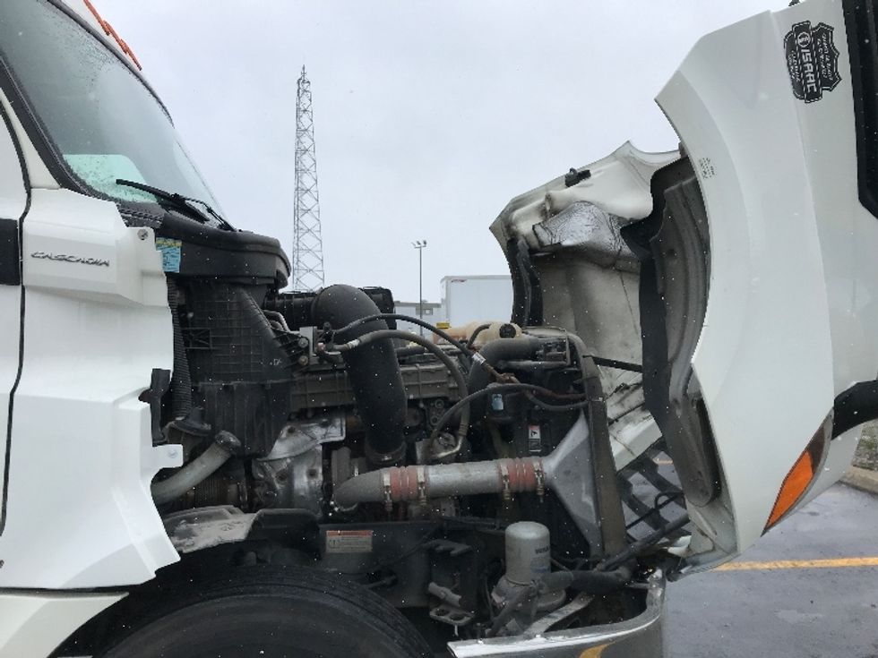 Day Cab Tractor-Heavy Duty Tractors-Freightliner-2020-T12664ST-Saint Laurent-PQ-383,073\n\t\tkm-$ 74,750 - Image 15