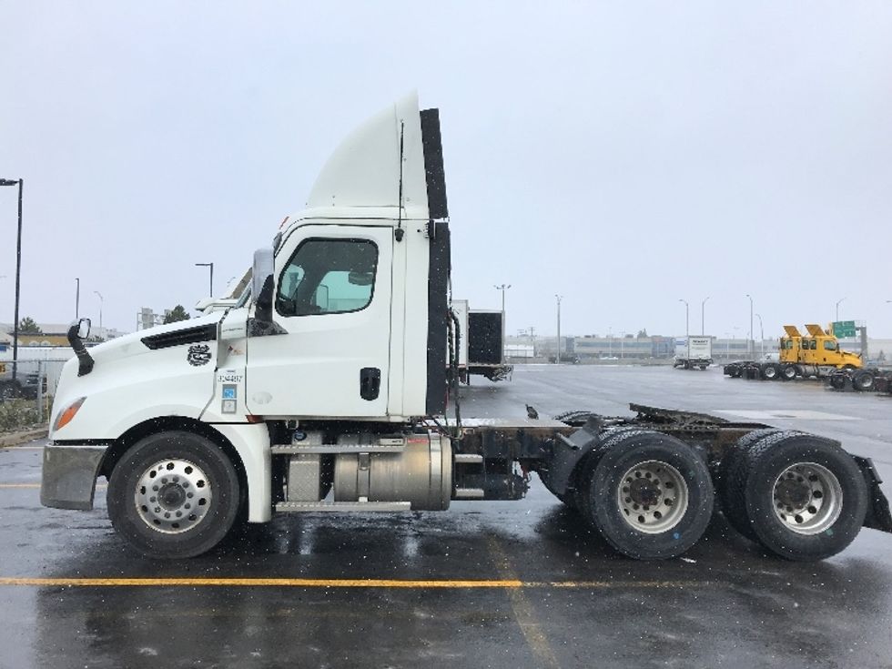 Day Cab Tractor-Heavy Duty Tractors-Freightliner-2020-T12664ST-Saint Laurent-PQ-383,073\n\t\tkm-$ 74,750 - Image 4
