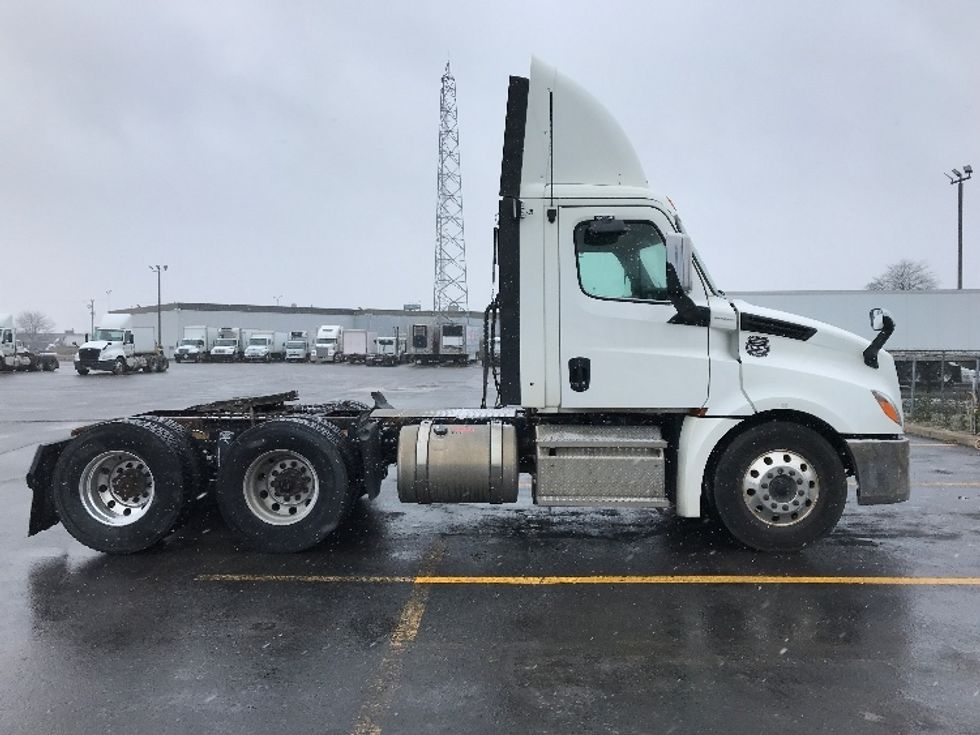 Day Cab Tractor-Heavy Duty Tractors-Freightliner-2020-T12664ST-Saint Laurent-PQ-383,073\n\t\tkm-$ 74,750 - Image 8