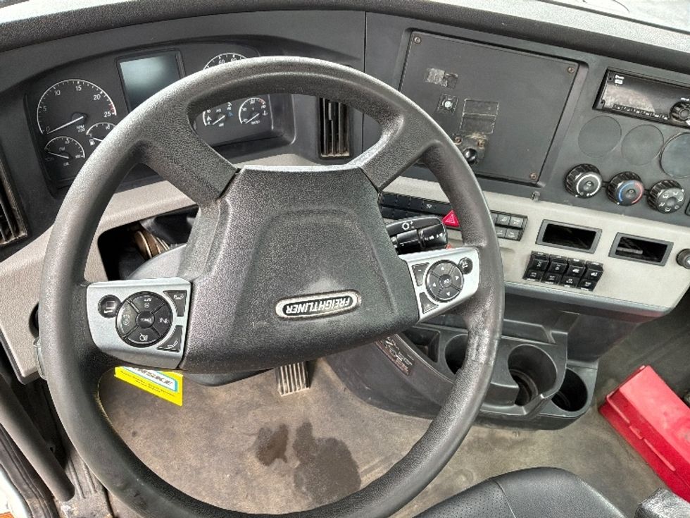 Day Cab Tractor-Heavy Duty Tractors-Freightliner-2020-T12664ST-Saint Laurent-PQ-407,875\n\t\tkm-$ 73,750 - Image 10