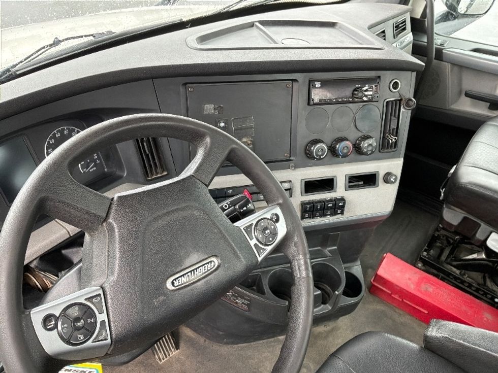 Day Cab Tractor-Heavy Duty Tractors-Freightliner-2020-T12664ST-Saint Laurent-PQ-407,875\n\t\tkm-$ 73,750 - Image 11