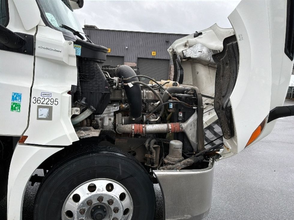 Day Cab Tractor-Heavy Duty Tractors-Freightliner-2020-T12664ST-Saint Laurent-PQ-407,875\n\t\tkm-$ 73,750 - Image 15