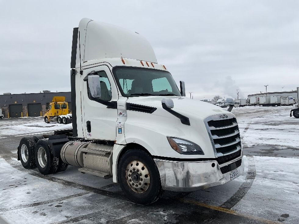Day Cab Tractor-Heavy Duty Tractors-Freightliner-2020-T12664ST-Saint Laurent-PQ-429,030\n\t\tkm-$ 61,500 - Image 1