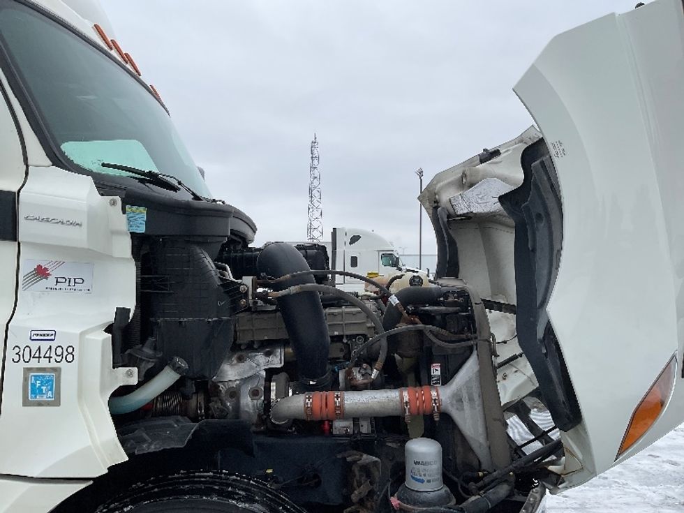 Day Cab Tractor-Heavy Duty Tractors-Freightliner-2020-T12664ST-Saint Laurent-PQ-429,030\n\t\tkm-$ 61,500 - Image 15