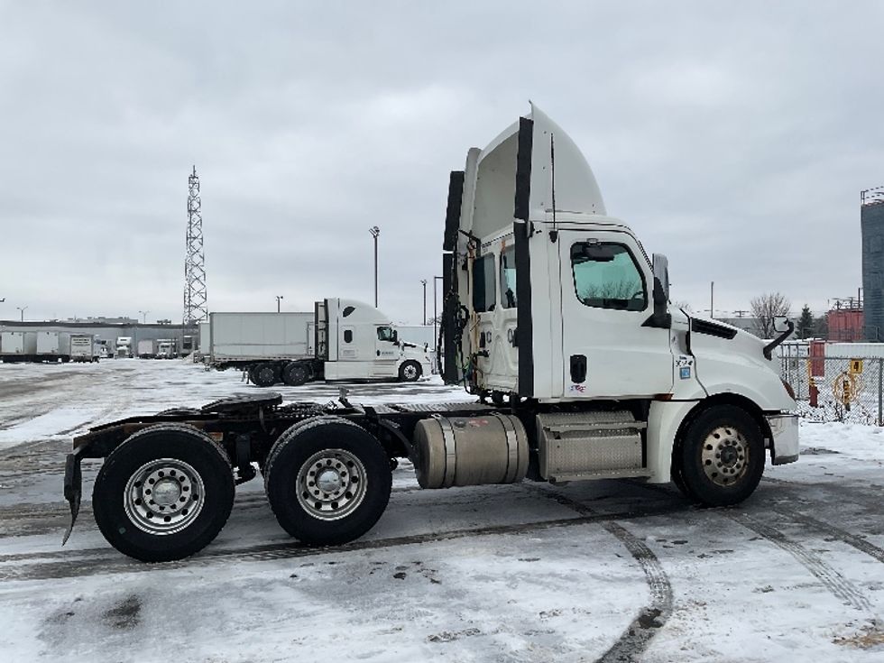 Day Cab Tractor-Heavy Duty Tractors-Freightliner-2020-T12664ST-Saint Laurent-PQ-429,030\n\t\tkm-$ 61,500 - Image 8