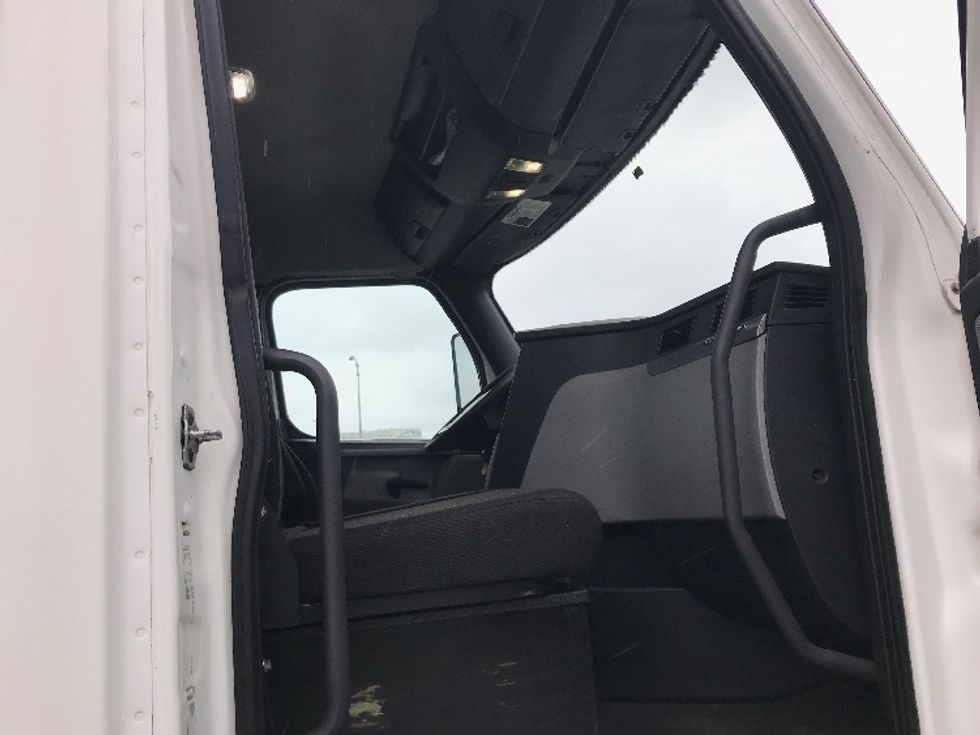 Day Cab Tractor-Heavy Duty Tractors-Freightliner-2020-T12664ST-Saint Laurent-PQ-439,277\n\t\tkm-$ 71,500 - Image 12