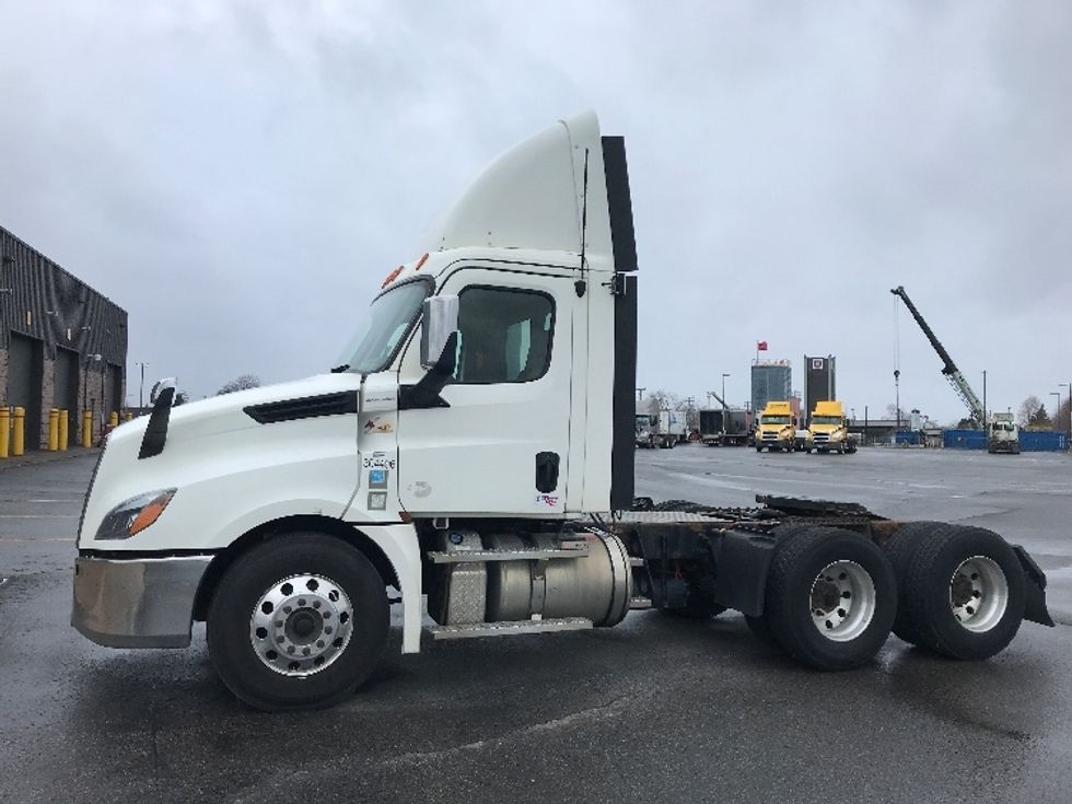 Day Cab Tractor-Heavy Duty Tractors-Freightliner-2020-T12664ST-Saint Laurent-PQ-439,277\n\t\tkm-$ 71,500 - Image 4