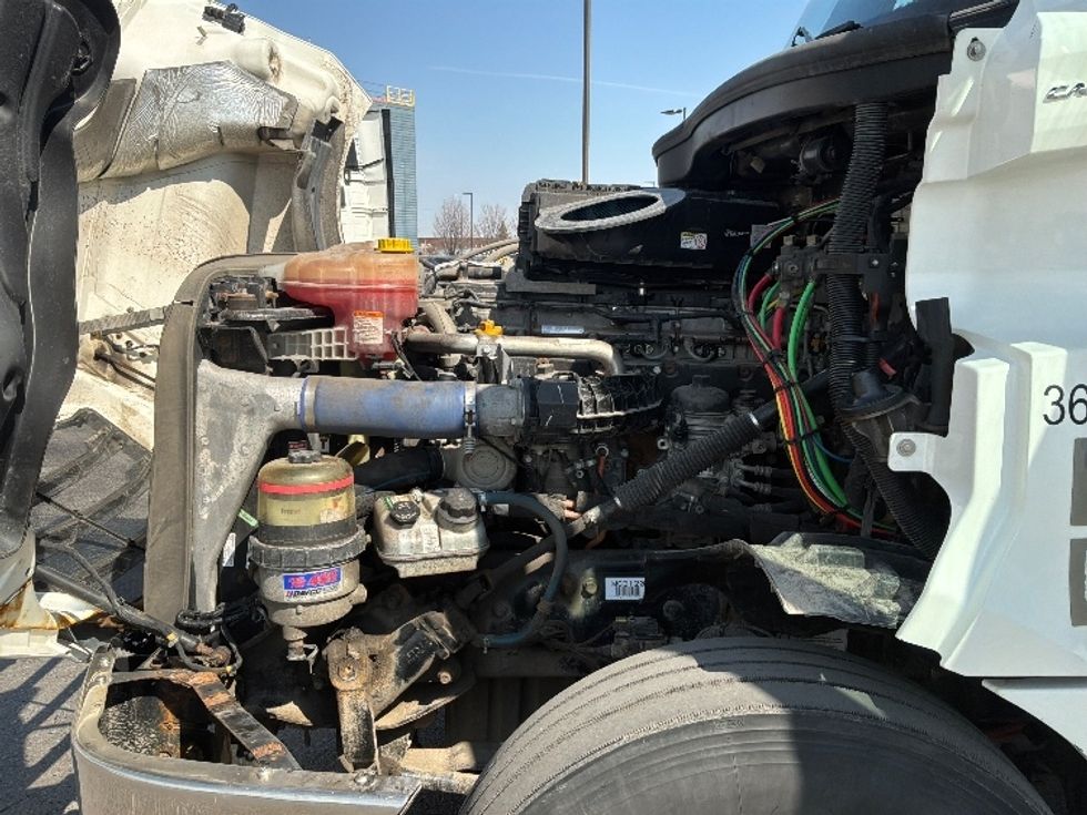 Day Cab Tractor-Heavy Duty Tractors-Freightliner-2020-T12664ST-Saint Laurent-PQ-457,179\n\t\tkm-$ 68,000 - Image 15