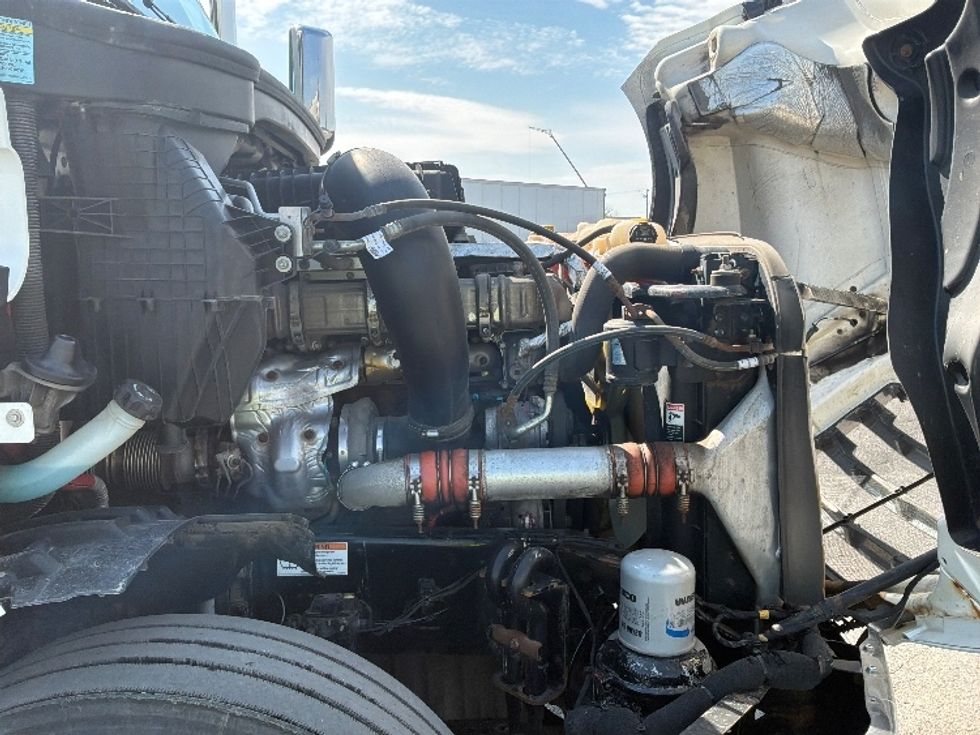 Day Cab Tractor-Heavy Duty Tractors-Freightliner-2020-T12664ST-Saint Laurent-PQ-457,179\n\t\tkm-$ 68,000 - Image 16