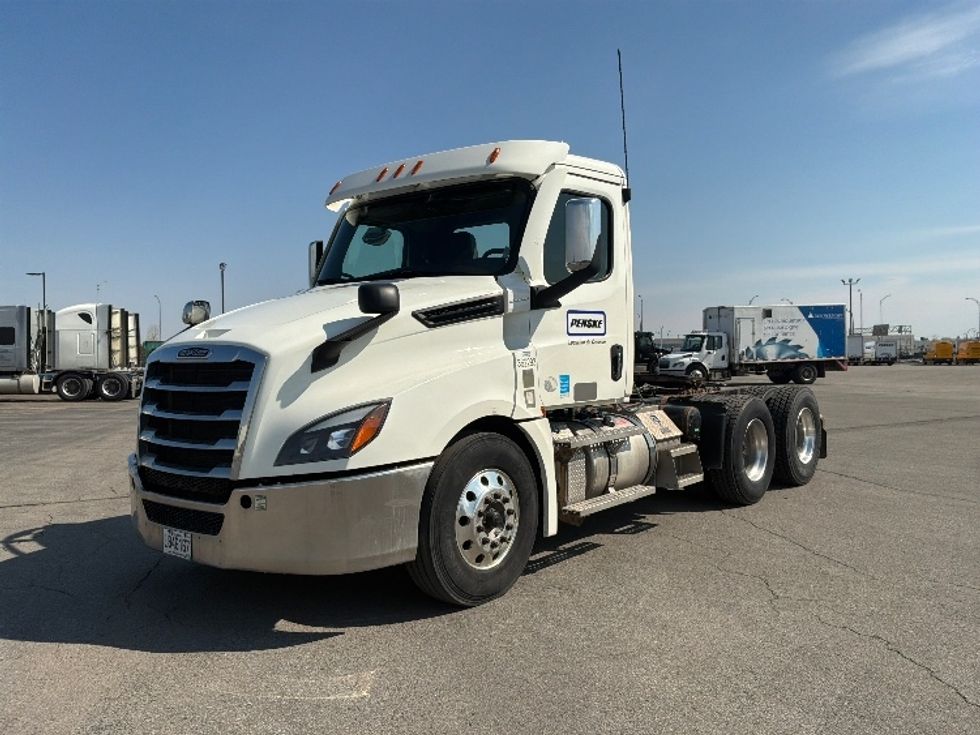Day Cab Tractor-Heavy Duty Tractors-Freightliner-2020-T12664ST-Saint Laurent-PQ-457,179\n\t\tkm-$ 68,000 - Image 3