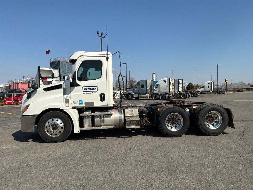 Day Cab Tractor-Heavy Duty Tractors-Freightliner-2020-T12664ST-Saint Laurent-PQ-457,179\n\t\tkm-$ 68,000 - Image 4