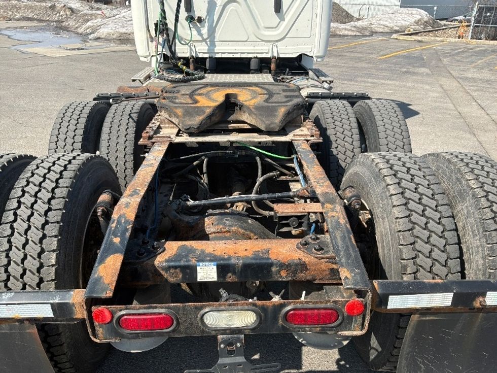 Day Cab Tractor-Heavy Duty Tractors-Freightliner-2020-T12664ST-Saint Laurent-PQ-457,179\n\t\tkm-$ 68,000 - Image 6