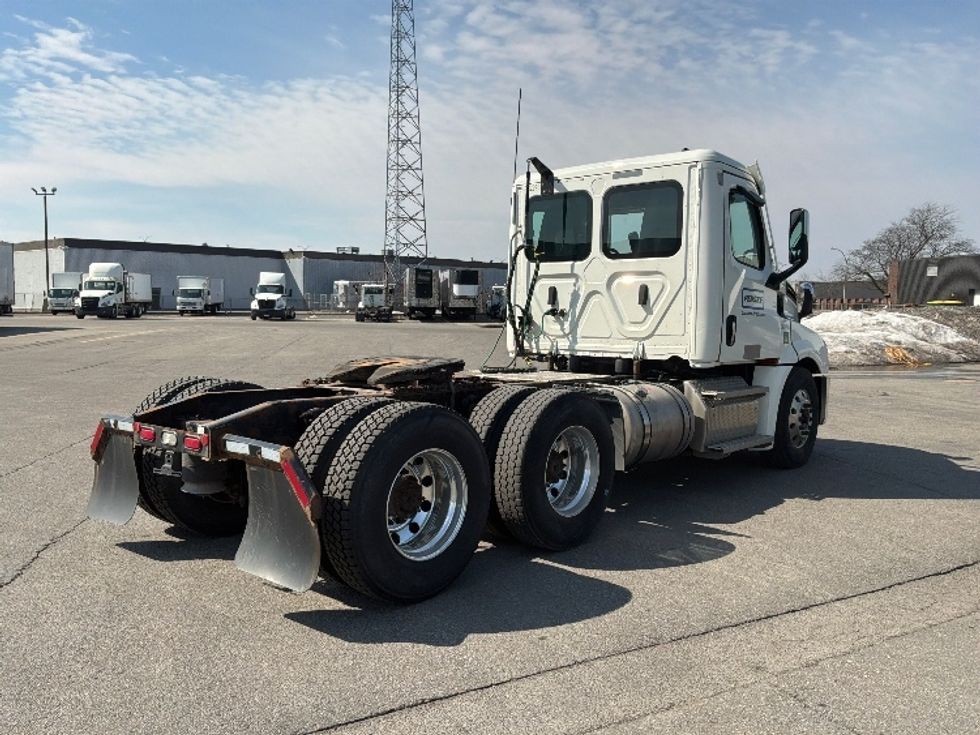 Day Cab Tractor-Heavy Duty Tractors-Freightliner-2020-T12664ST-Saint Laurent-PQ-457,179\n\t\tkm-$ 68,000 - Image 7