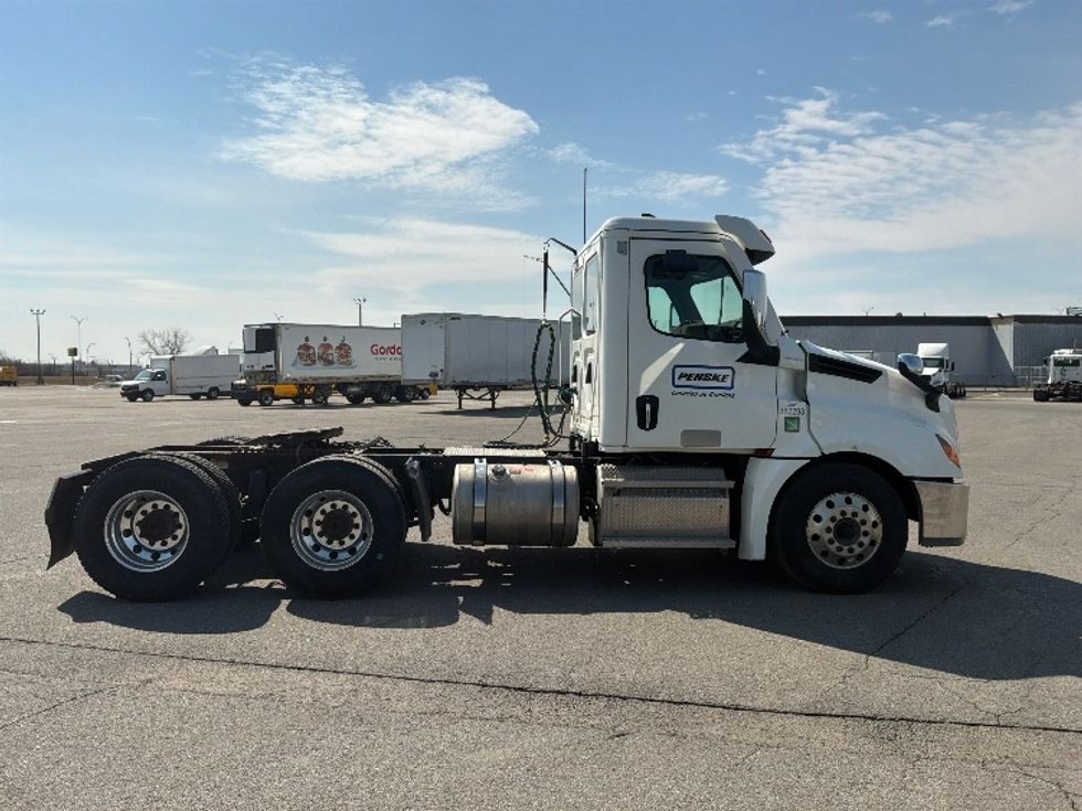 Day Cab Tractor-Heavy Duty Tractors-Freightliner-2020-T12664ST-Saint Laurent-PQ-457,179\n\t\tkm-$ 68,000 - Image 8