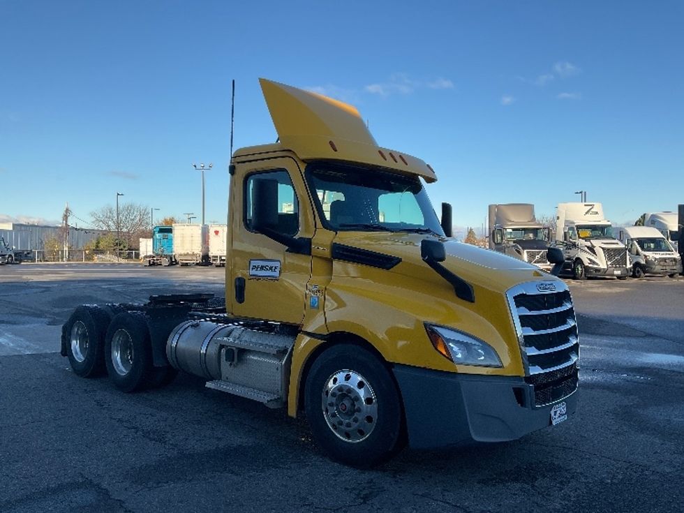Day Cab Tractor-Heavy Duty Tractors-Freightliner-2020-T12664ST-Saint Laurent-PQ-461,091\n\t\tkm-$ 65,500 - Image 1
