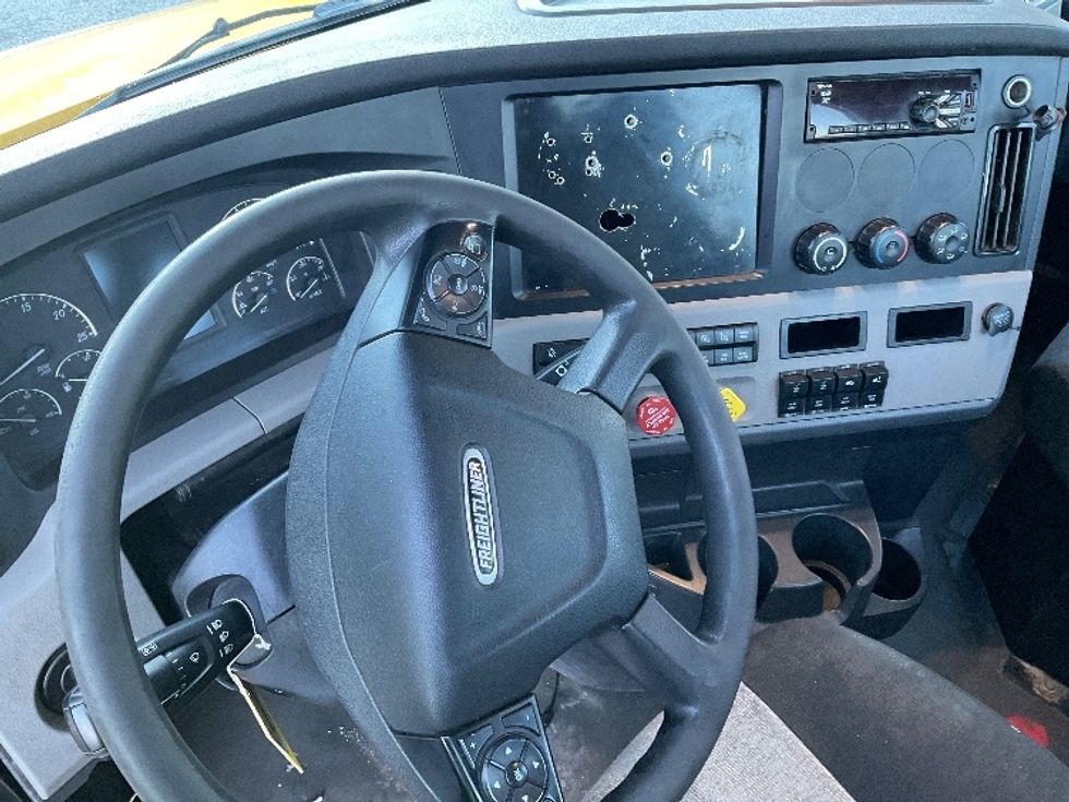 Day Cab Tractor-Heavy Duty Tractors-Freightliner-2020-T12664ST-Saint Laurent-PQ-461,091\n\t\tkm-$ 65,500 - Image 11