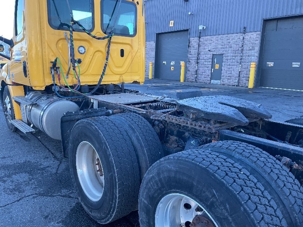 Day Cab Tractor-Heavy Duty Tractors-Freightliner-2020-T12664ST-Saint Laurent-PQ-461,091\n\t\tkm-$ 65,500 - Image 17