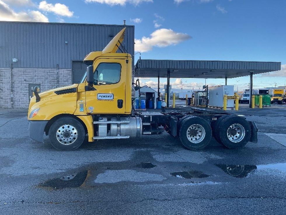 Day Cab Tractor-Heavy Duty Tractors-Freightliner-2020-T12664ST-Saint Laurent-PQ-461,091\n\t\tkm-$ 65,500 - Image 4