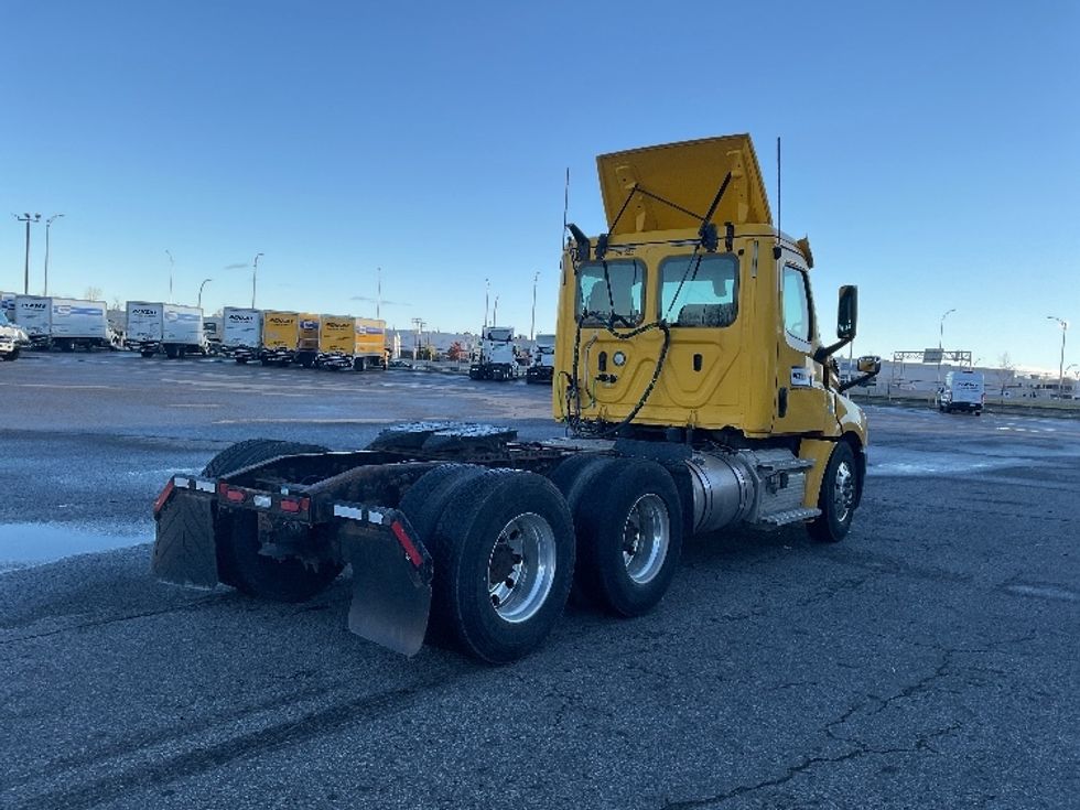 Day Cab Tractor-Heavy Duty Tractors-Freightliner-2020-T12664ST-Saint Laurent-PQ-461,091\n\t\tkm-$ 65,500 - Image 7