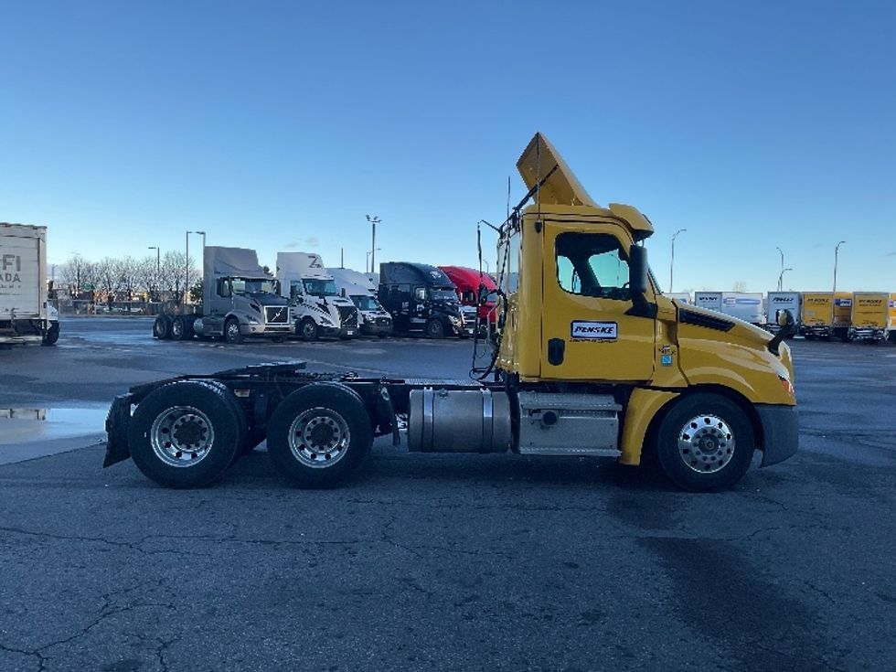 Day Cab Tractor-Heavy Duty Tractors-Freightliner-2020-T12664ST-Saint Laurent-PQ-461,091\n\t\tkm-$ 65,500 - Image 8