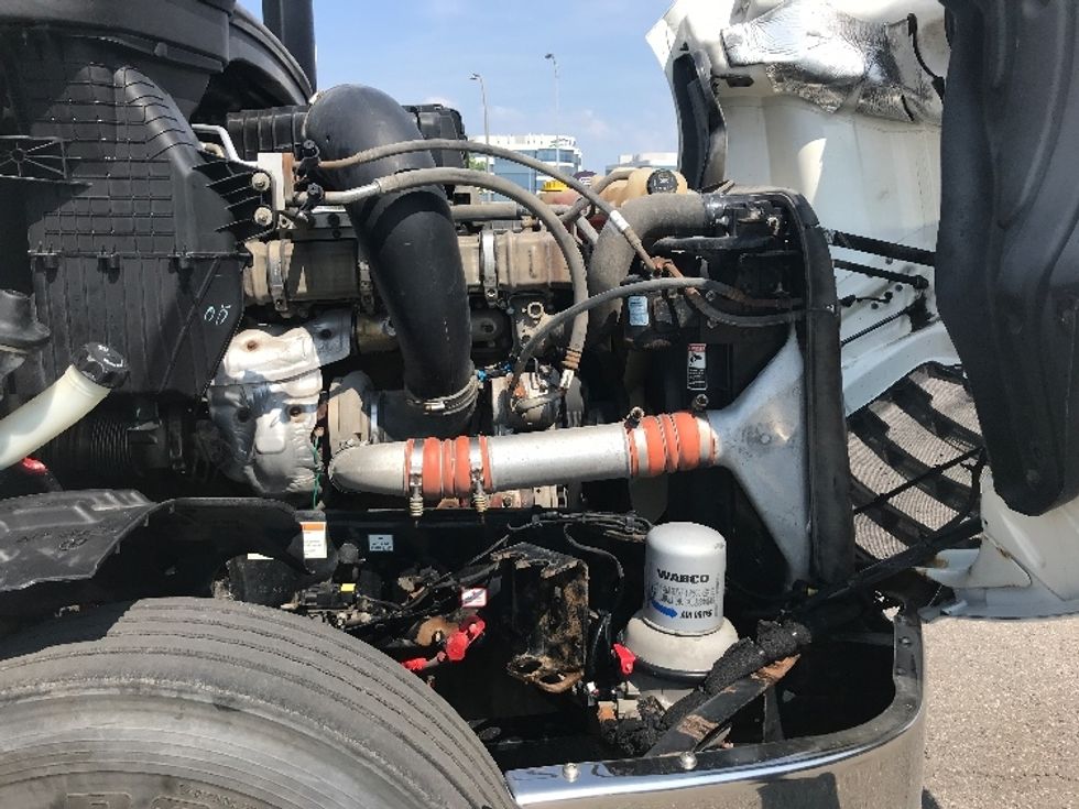 Day Cab Tractor-Heavy Duty Tractors-Freightliner-2020-T12664ST-Saint Laurent-PQ-505,982\n\t\tkm-$ 71,500 - Image 15