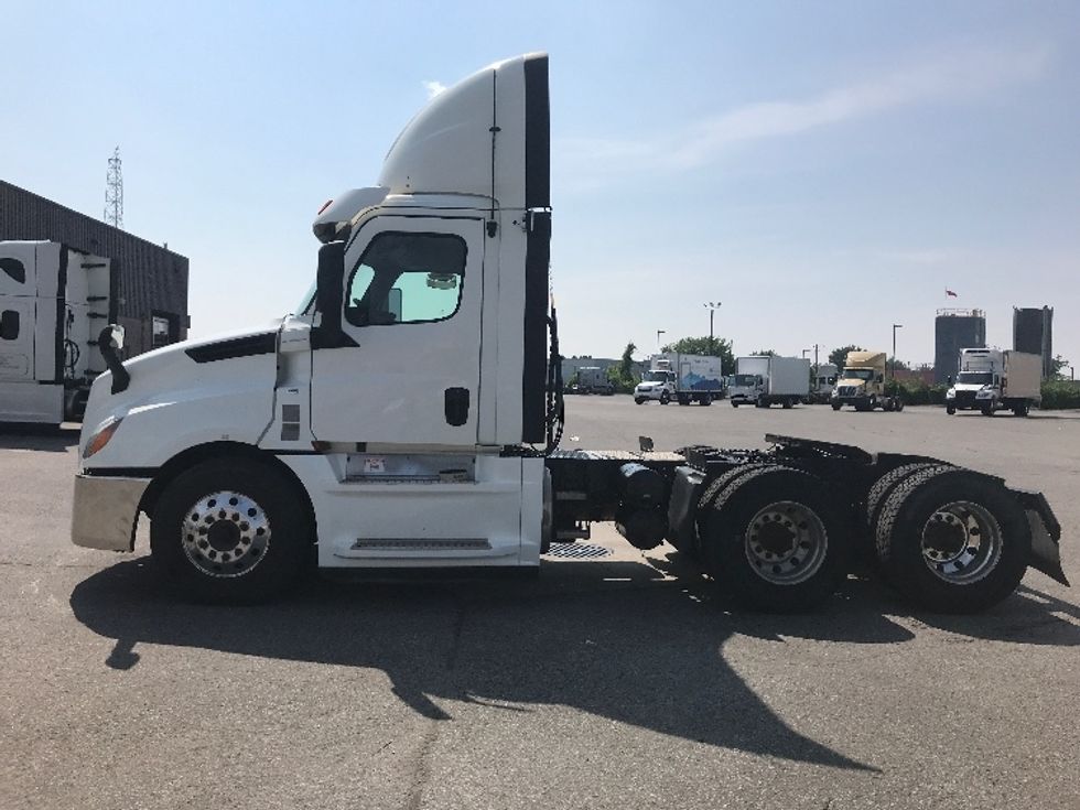 Day Cab Tractor-Heavy Duty Tractors-Freightliner-2020-T12664ST-Saint Laurent-PQ-505,982\n\t\tkm-$ 71,500 - Image 4