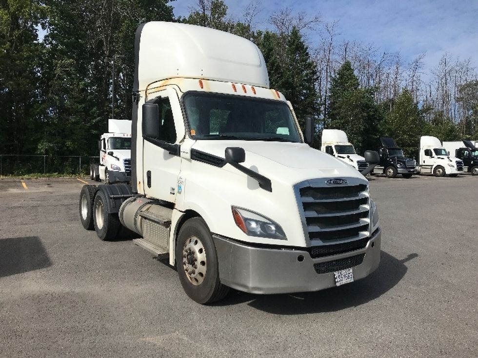 Day Cab Tractor-Heavy Duty Tractors-Freightliner-2020-T12664ST-Saint Laurent-PQ-511,623\n\t\tkm-$ 71,250 - Image 1