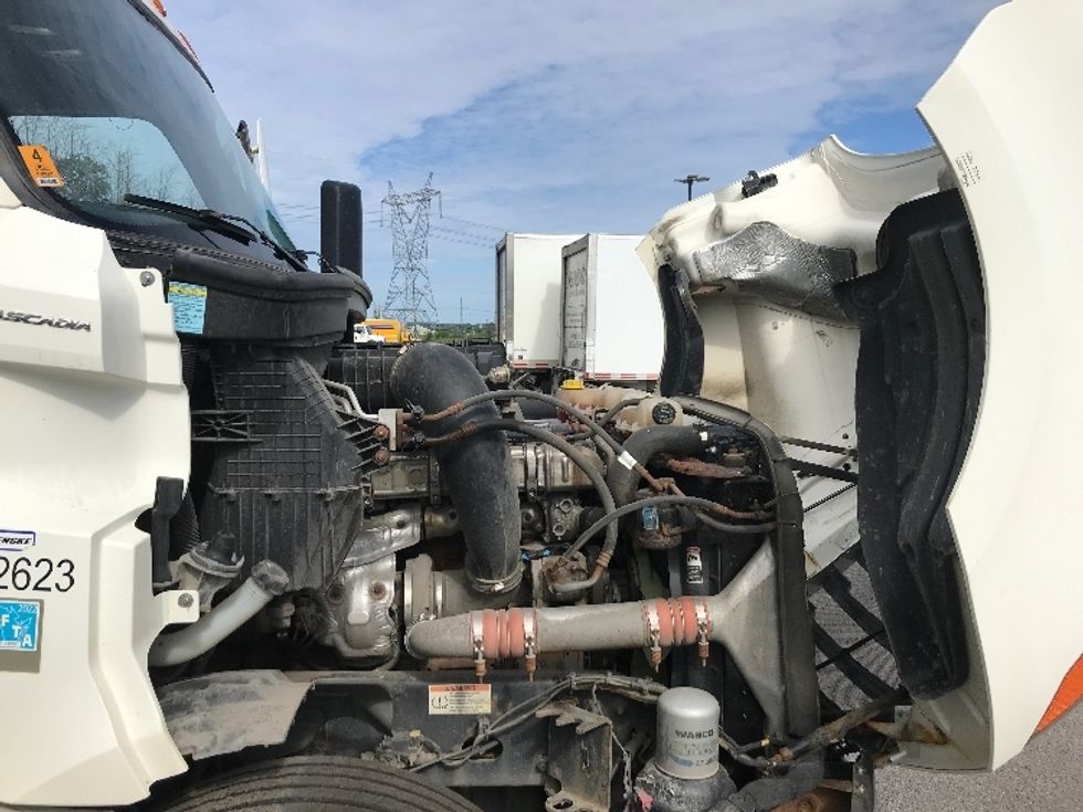 Day Cab Tractor-Heavy Duty Tractors-Freightliner-2020-T12664ST-Saint Laurent-PQ-511,623\n\t\tkm-$ 71,250 - Image 15