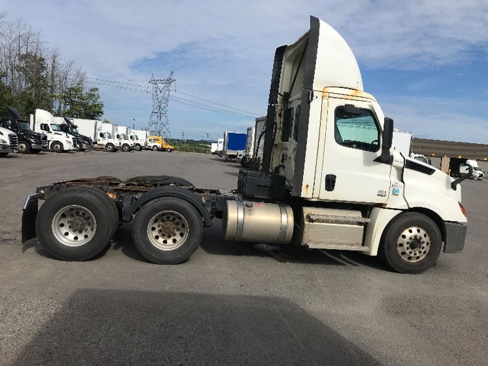 Day Cab Tractor-Heavy Duty Tractors-Freightliner-2020-T12664ST-Saint Laurent-PQ-511,623\n\t\tkm-$ 71,250 - Image 8