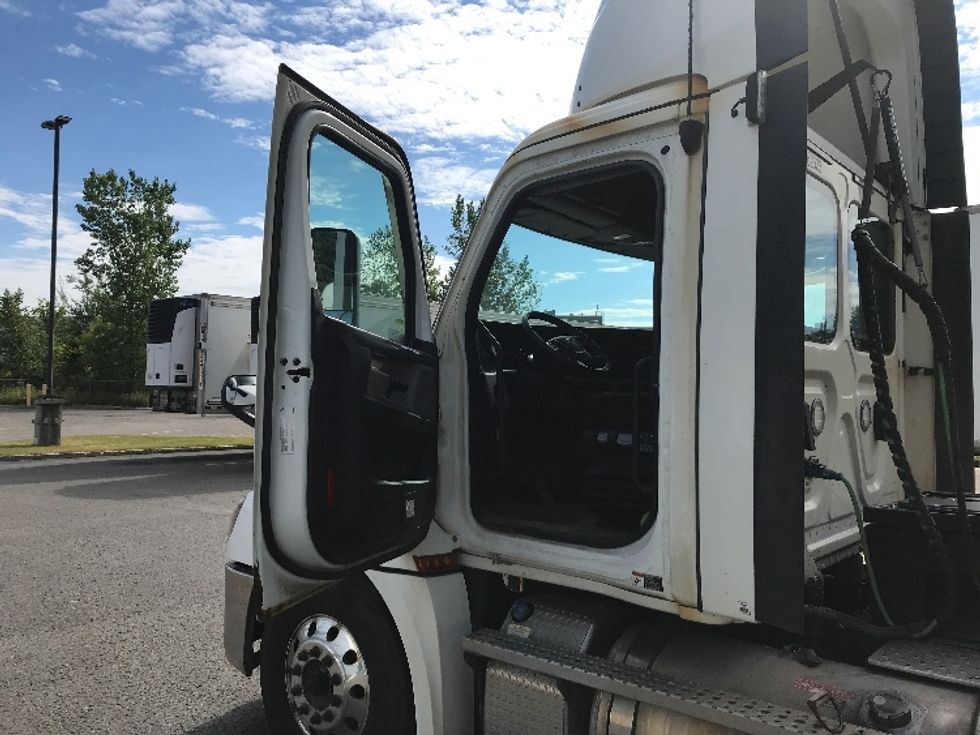 Day Cab Tractor-Heavy Duty Tractors-Freightliner-2020-T12664ST-Saint Laurent-PQ-511,623\n\t\tkm-$ 71,250 - Image 9