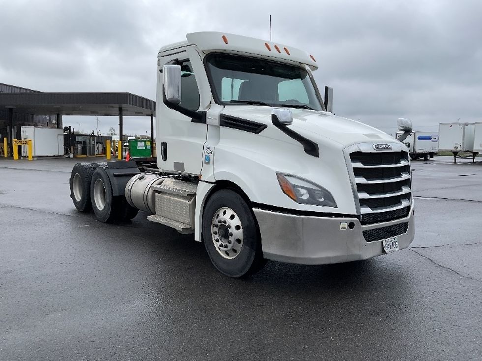 Day Cab Tractor-Heavy Duty Tractors-Freightliner-2020-T12664ST-Saint Laurent-PQ-544,264\n\t\tkm-$ 66,000 - Image 1