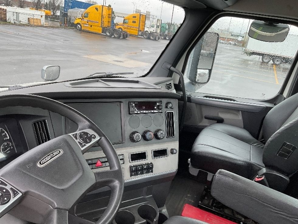 Day Cab Tractor-Heavy Duty Tractors-Freightliner-2020-T12664ST-Saint Laurent-PQ-544,264\n\t\tkm-$ 66,000 - Image 10