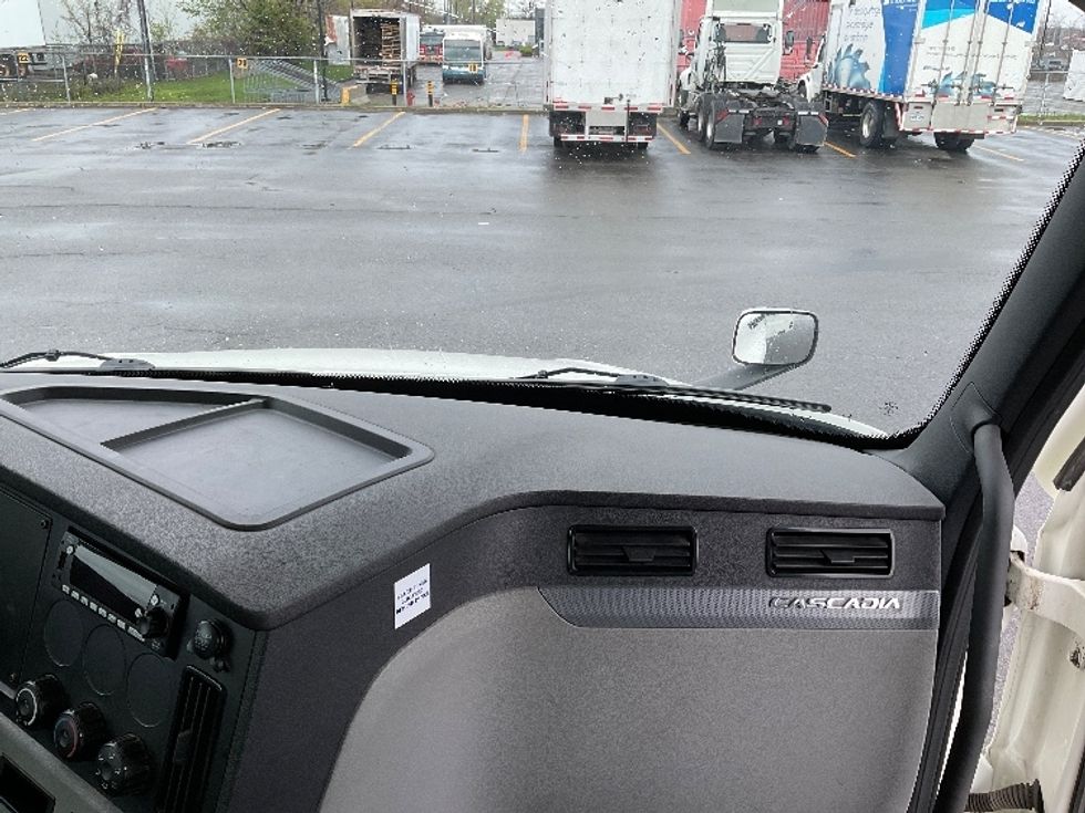 Day Cab Tractor-Heavy Duty Tractors-Freightliner-2020-T12664ST-Saint Laurent-PQ-544,264\n\t\tkm-$ 66,000 - Image 13