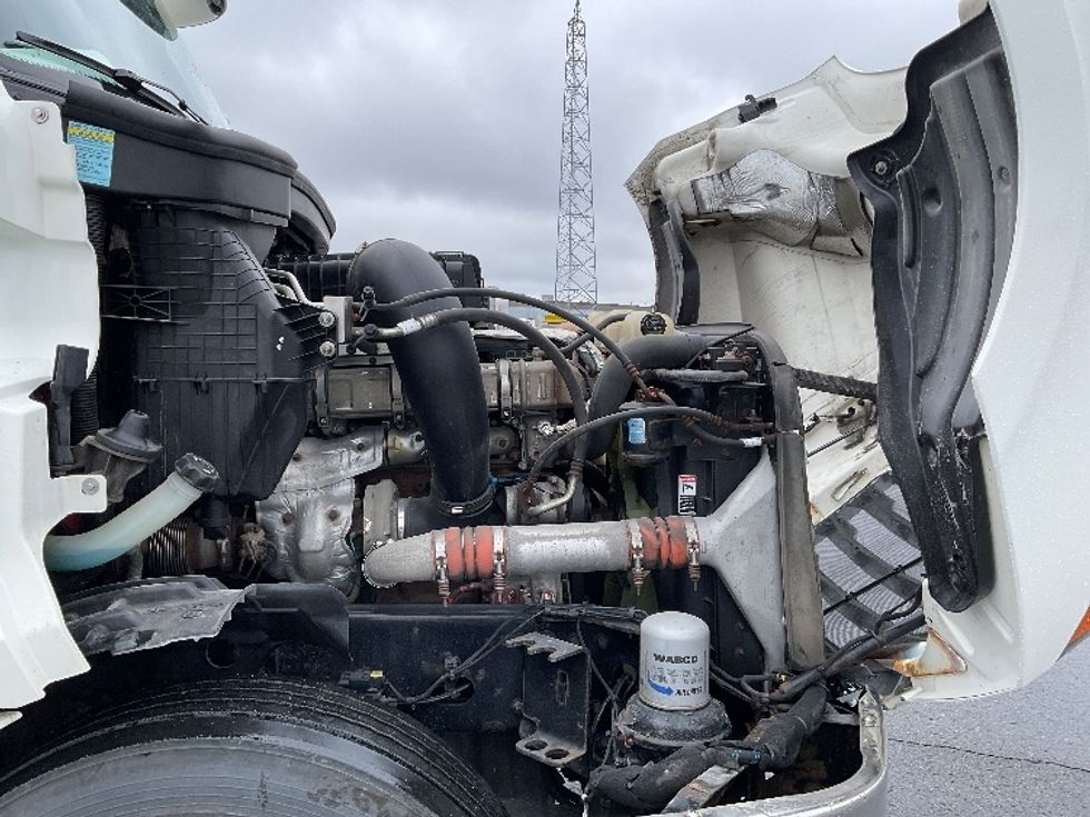 Day Cab Tractor-Heavy Duty Tractors-Freightliner-2020-T12664ST-Saint Laurent-PQ-544,264\n\t\tkm-$ 66,000 - Image 15