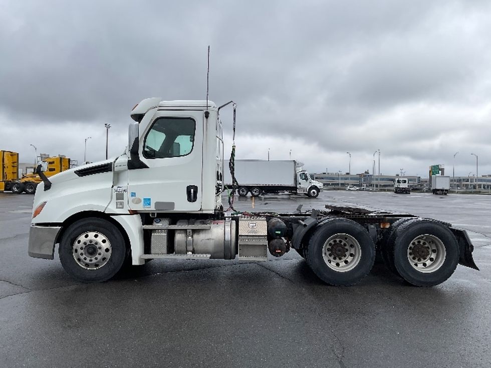 Day Cab Tractor-Heavy Duty Tractors-Freightliner-2020-T12664ST-Saint Laurent-PQ-544,264\n\t\tkm-$ 66,000 - Image 4