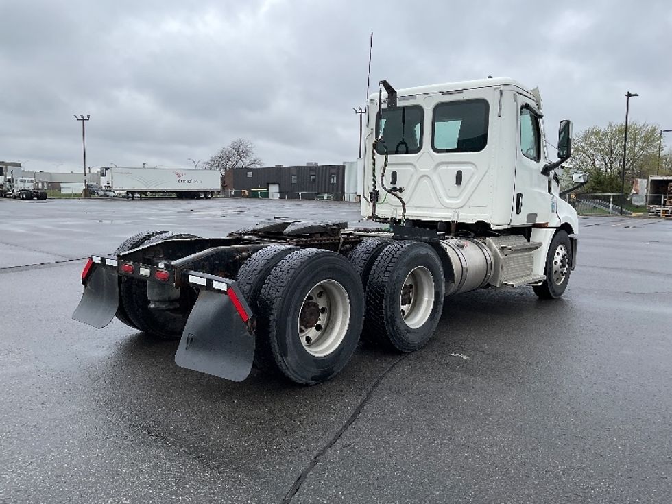 Day Cab Tractor-Heavy Duty Tractors-Freightliner-2020-T12664ST-Saint Laurent-PQ-544,264\n\t\tkm-$ 66,000 - Image 7