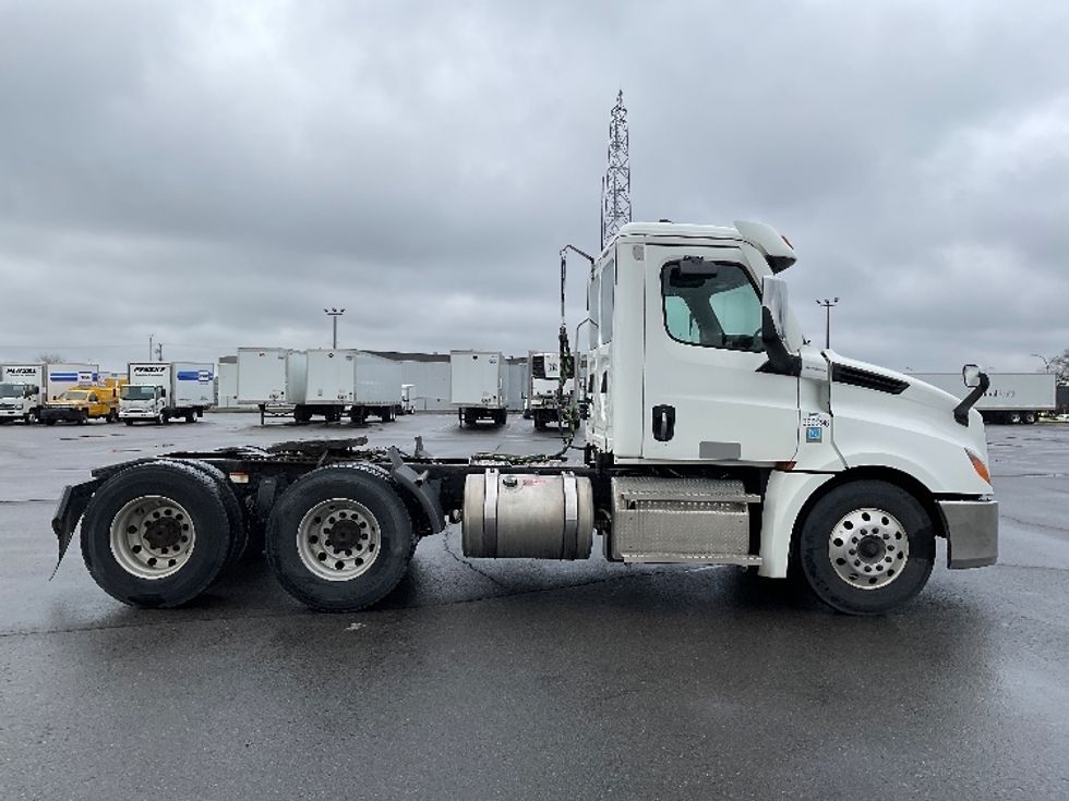 Day Cab Tractor-Heavy Duty Tractors-Freightliner-2020-T12664ST-Saint Laurent-PQ-544,264\n\t\tkm-$ 66,000 - Image 8