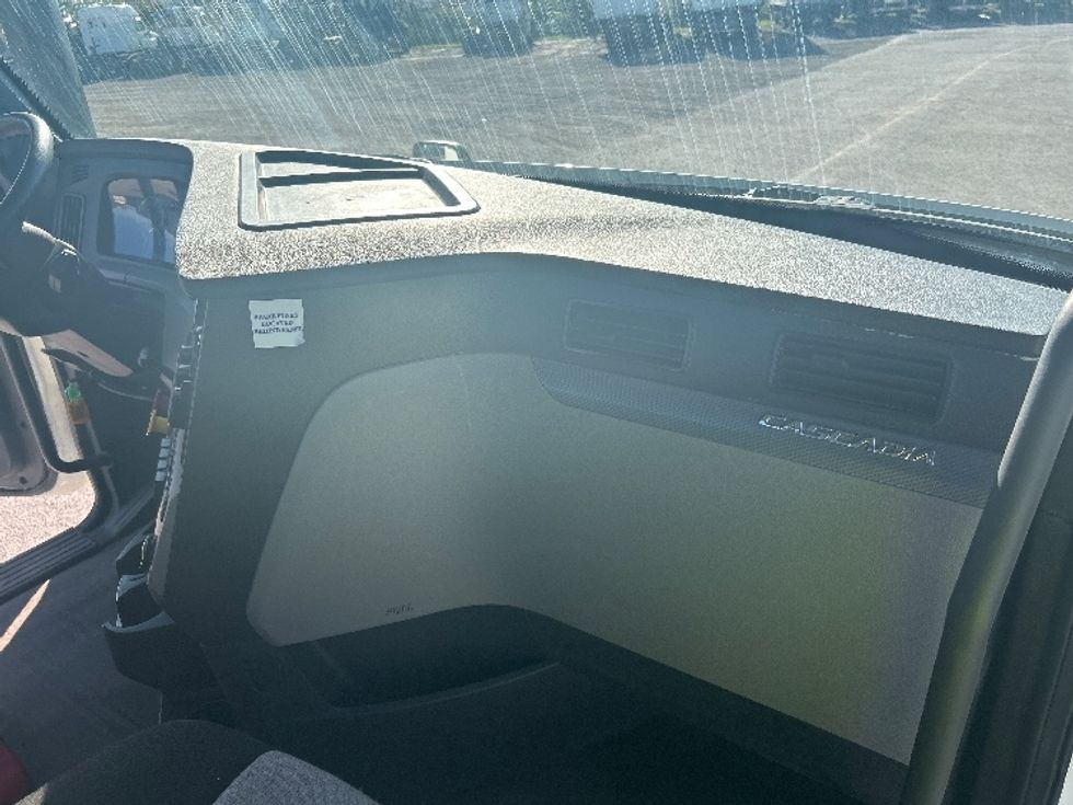 Day Cab Tractor-Heavy Duty Tractors-Freightliner-2020-T12664ST-Saint Laurent-PQ-561,939\n\t\tkm-$ 69,500 - Image 13