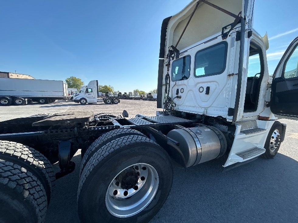 Day Cab Tractor-Heavy Duty Tractors-Freightliner-2020-T12664ST-Saint Laurent-PQ-561,939\n\t\tkm-$ 69,500 - Image 17
