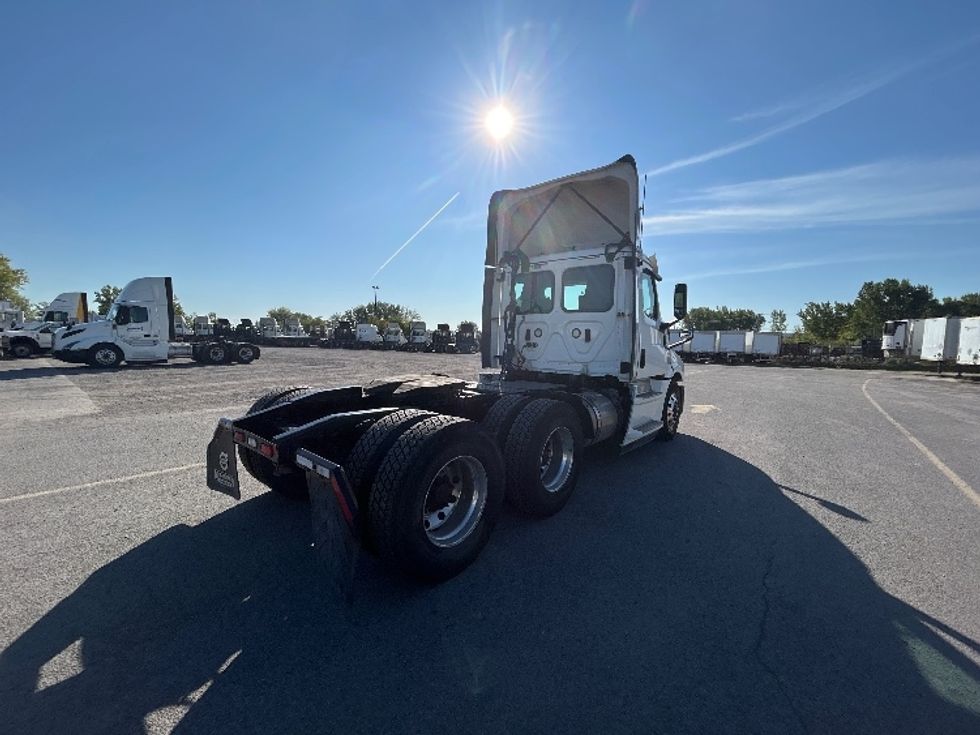 Day Cab Tractor-Heavy Duty Tractors-Freightliner-2020-T12664ST-Saint Laurent-PQ-561,939\n\t\tkm-$ 69,500 - Image 7