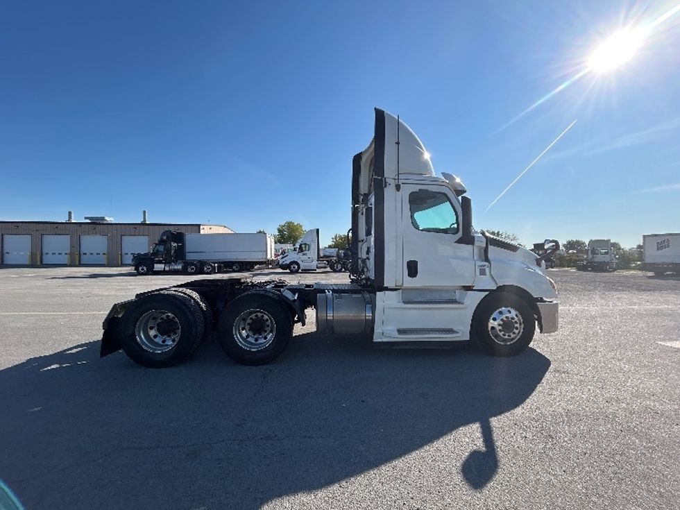 Day Cab Tractor-Heavy Duty Tractors-Freightliner-2020-T12664ST-Saint Laurent-PQ-561,939\n\t\tkm-$ 69,500 - Image 8