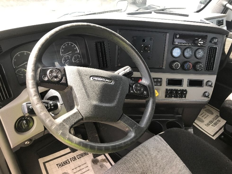 Day Cab Tractor-Heavy Duty Tractors-Freightliner-2020-T12664ST-Saint Laurent-PQ-625,713\n\t\tkm-$ 66,750 - Image 11